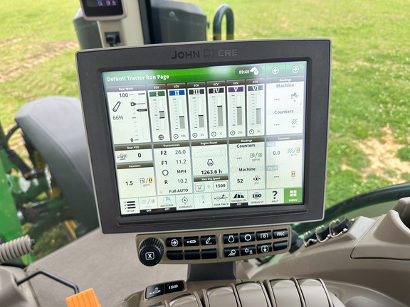 2023 John-Deere 8R 370