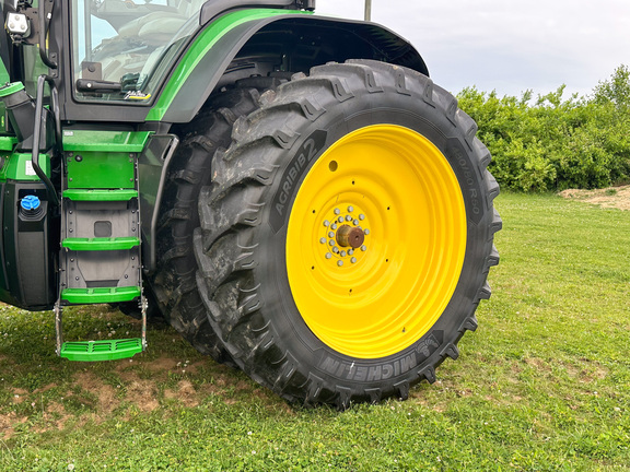 2023 John-Deere 8R 370