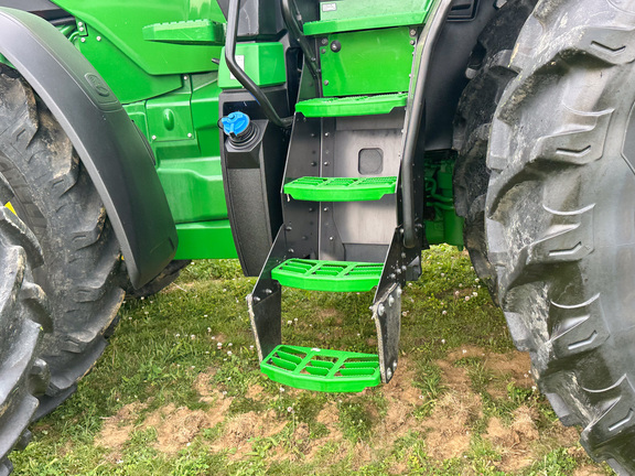 2023 John-Deere 8R 370