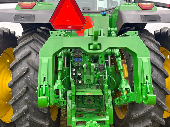 2023 John-Deere 8R 370
