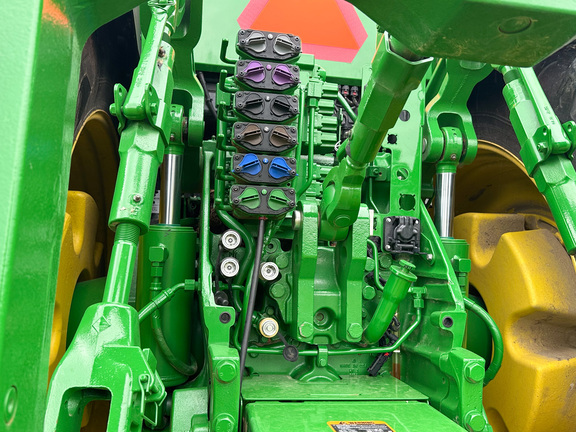 2023 John-Deere 8R 370