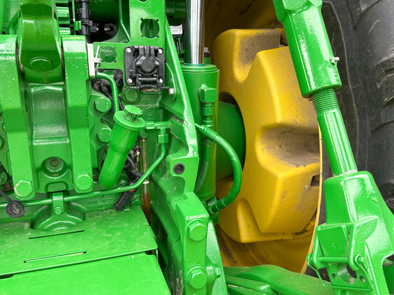 2023 John-Deere 8R 370