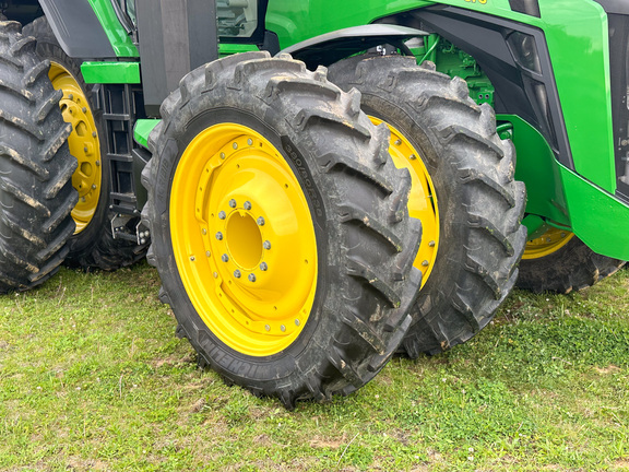 2023 John-Deere 8R 370