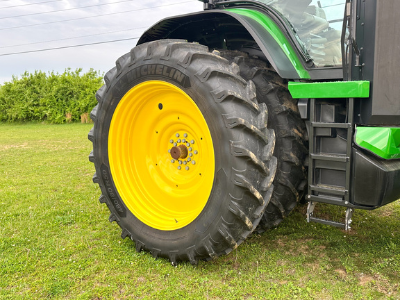 2023 John-Deere 8R 370
