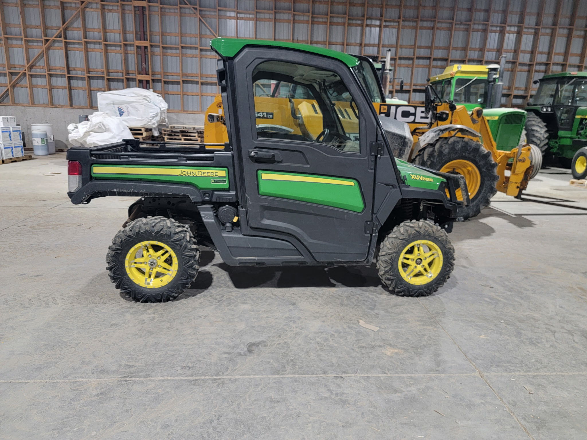 2020 John Deere XUV 835R Image 1