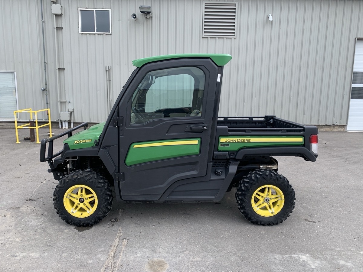 2020 John Deere XUV 835R Image 1