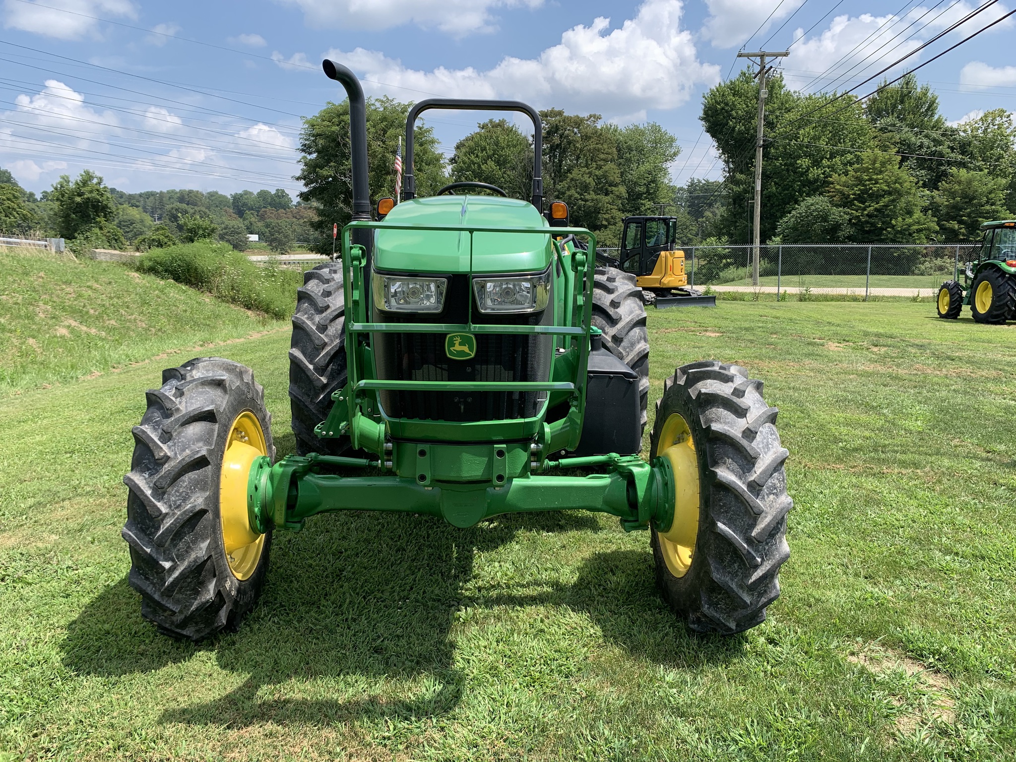 2019 John Deere 5090E Image 2