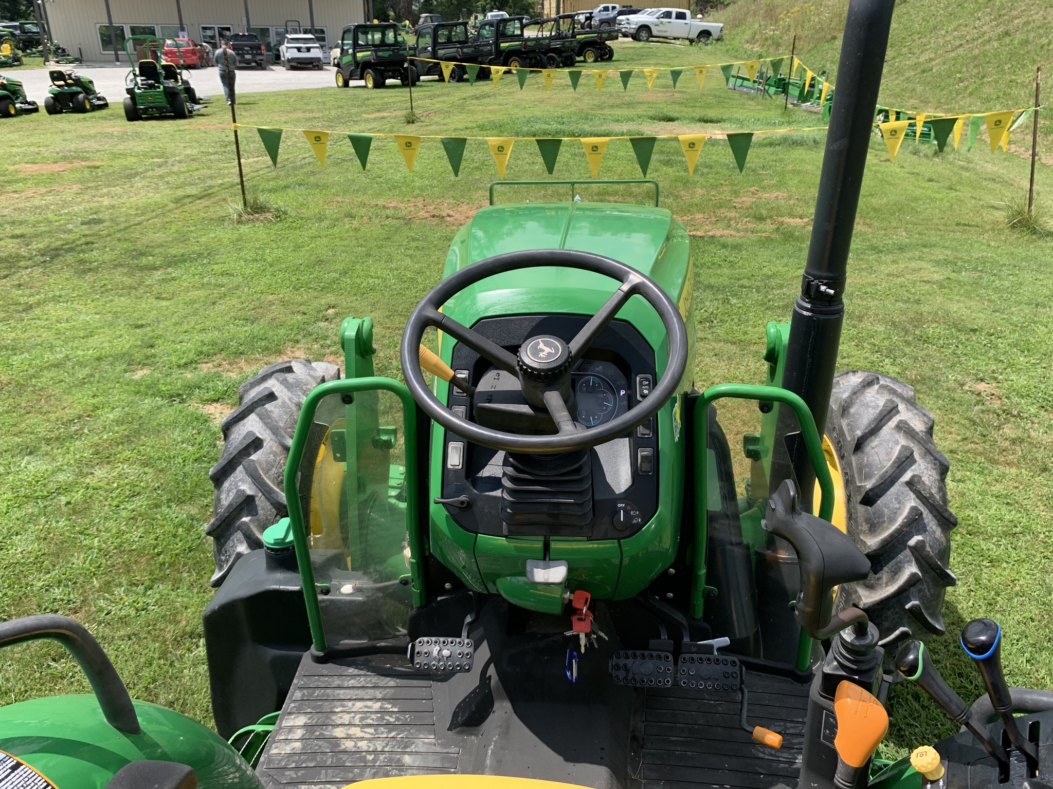 2019 John Deere 5090E Image 5