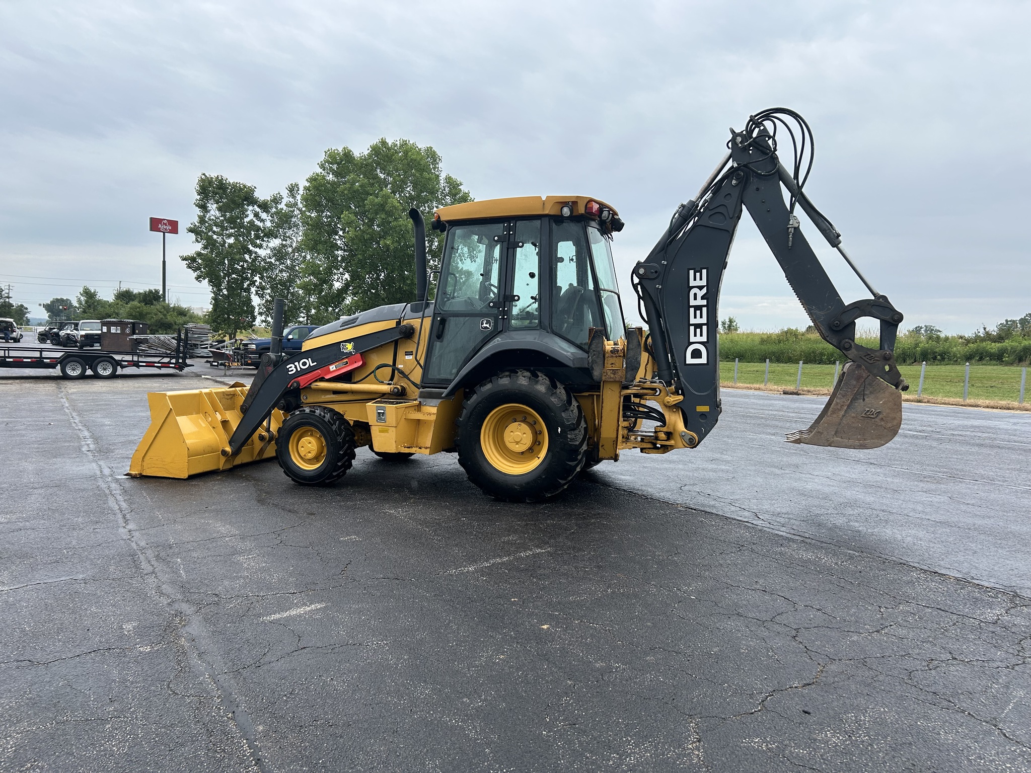 2017 John Deere 310L Image 2