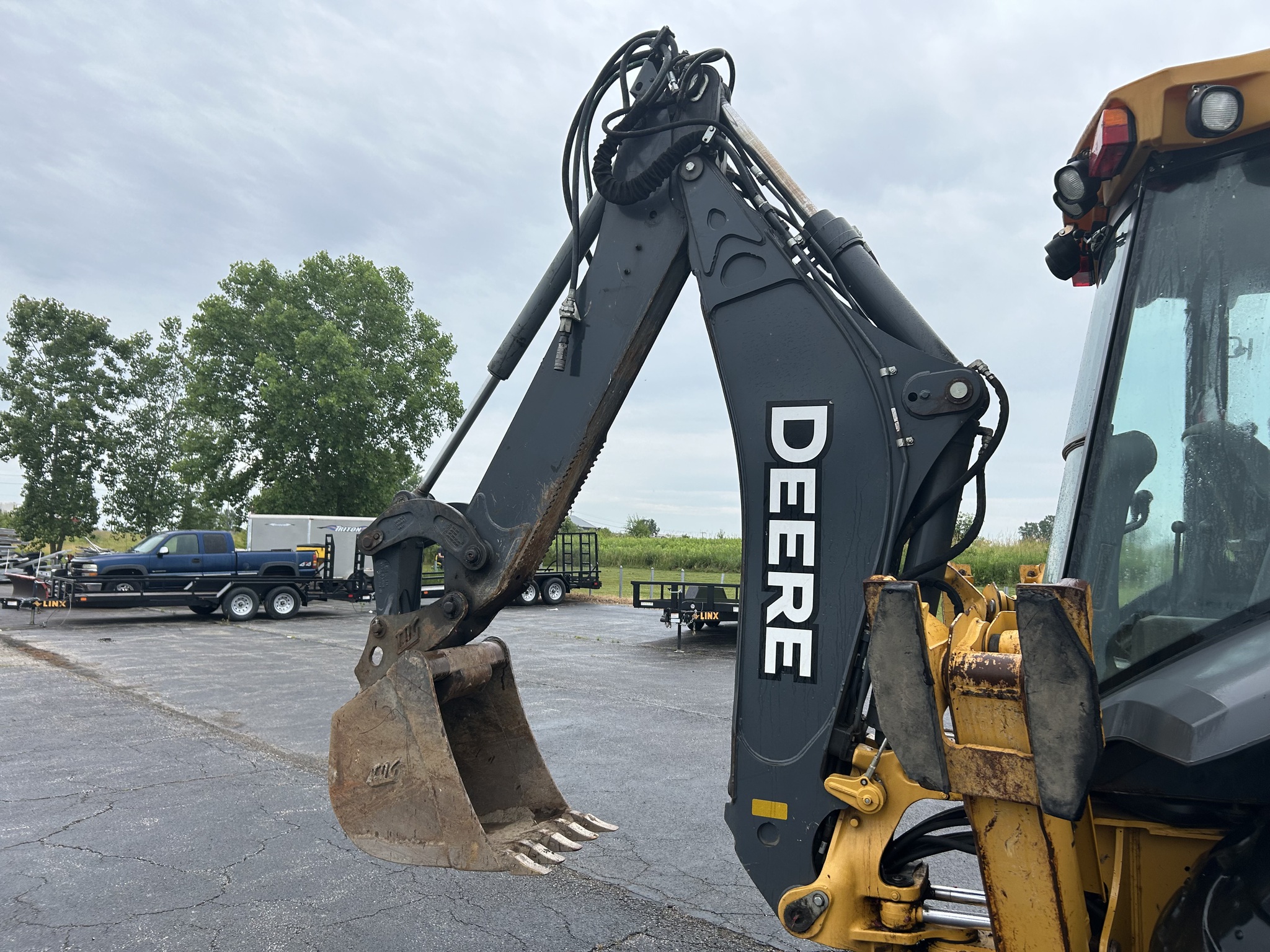 2017 John Deere 310L Image 8