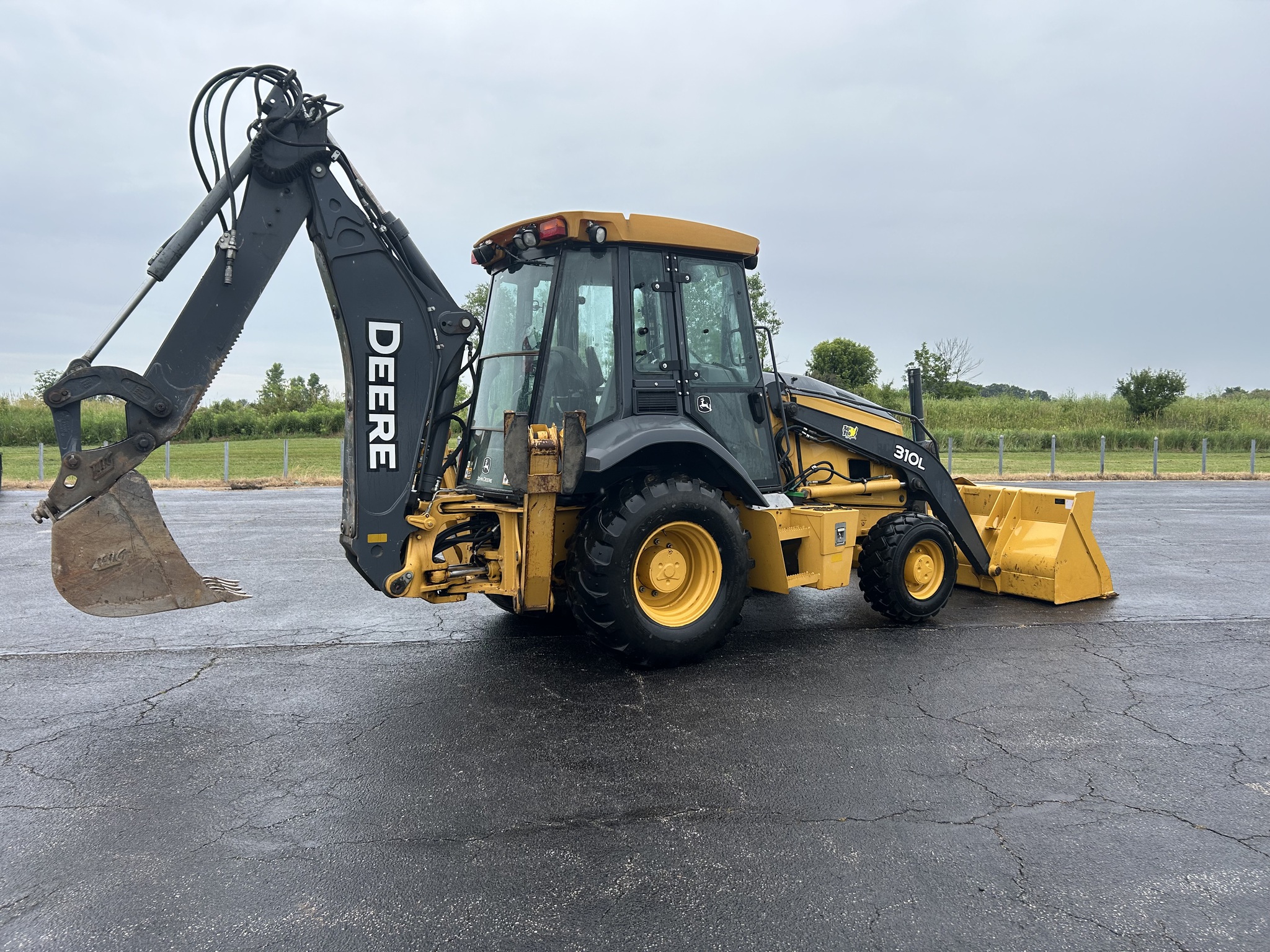 2017 John Deere 310L Image 3