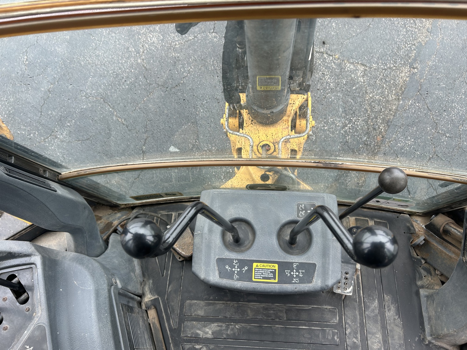 2017 John Deere 310L Image 13