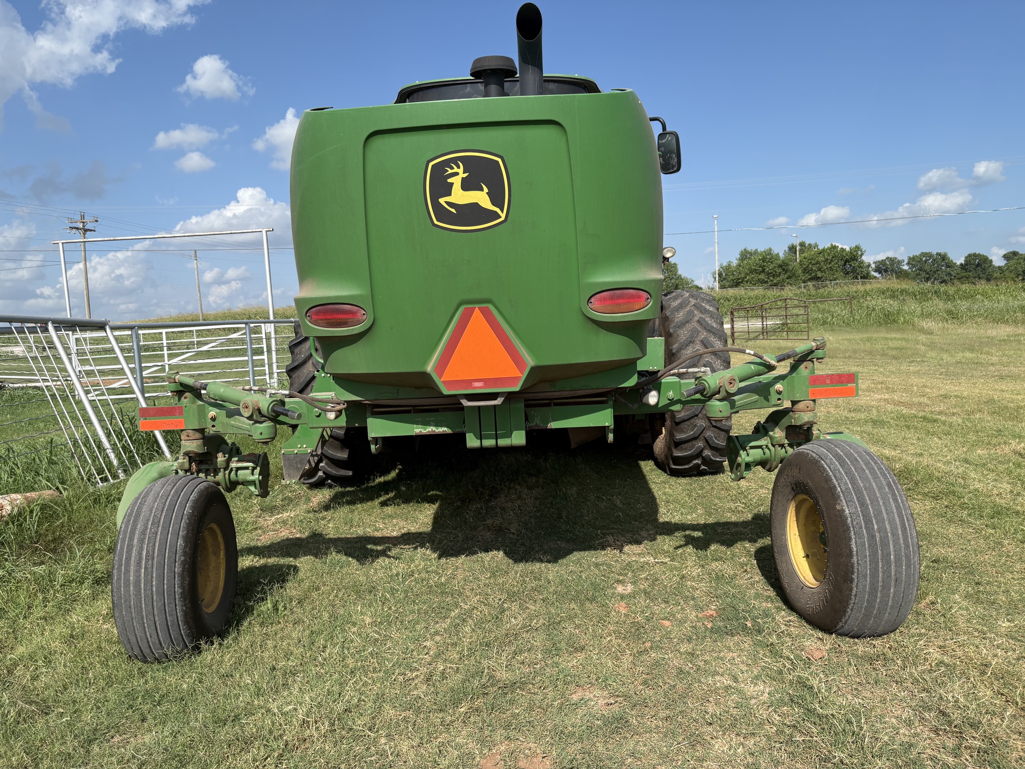 2014 John Deere W235 Image 4