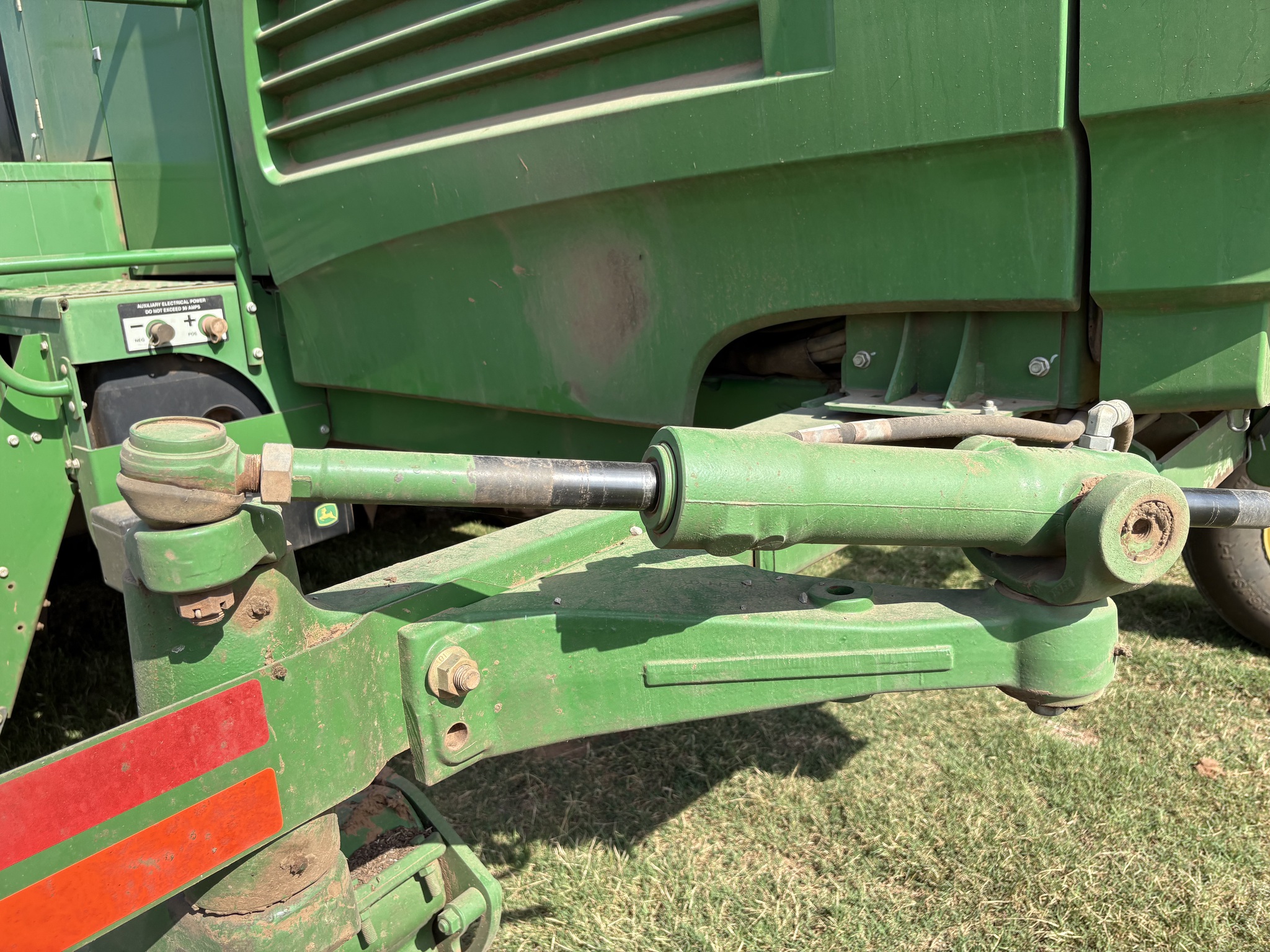 2014 John Deere W235 Image 27