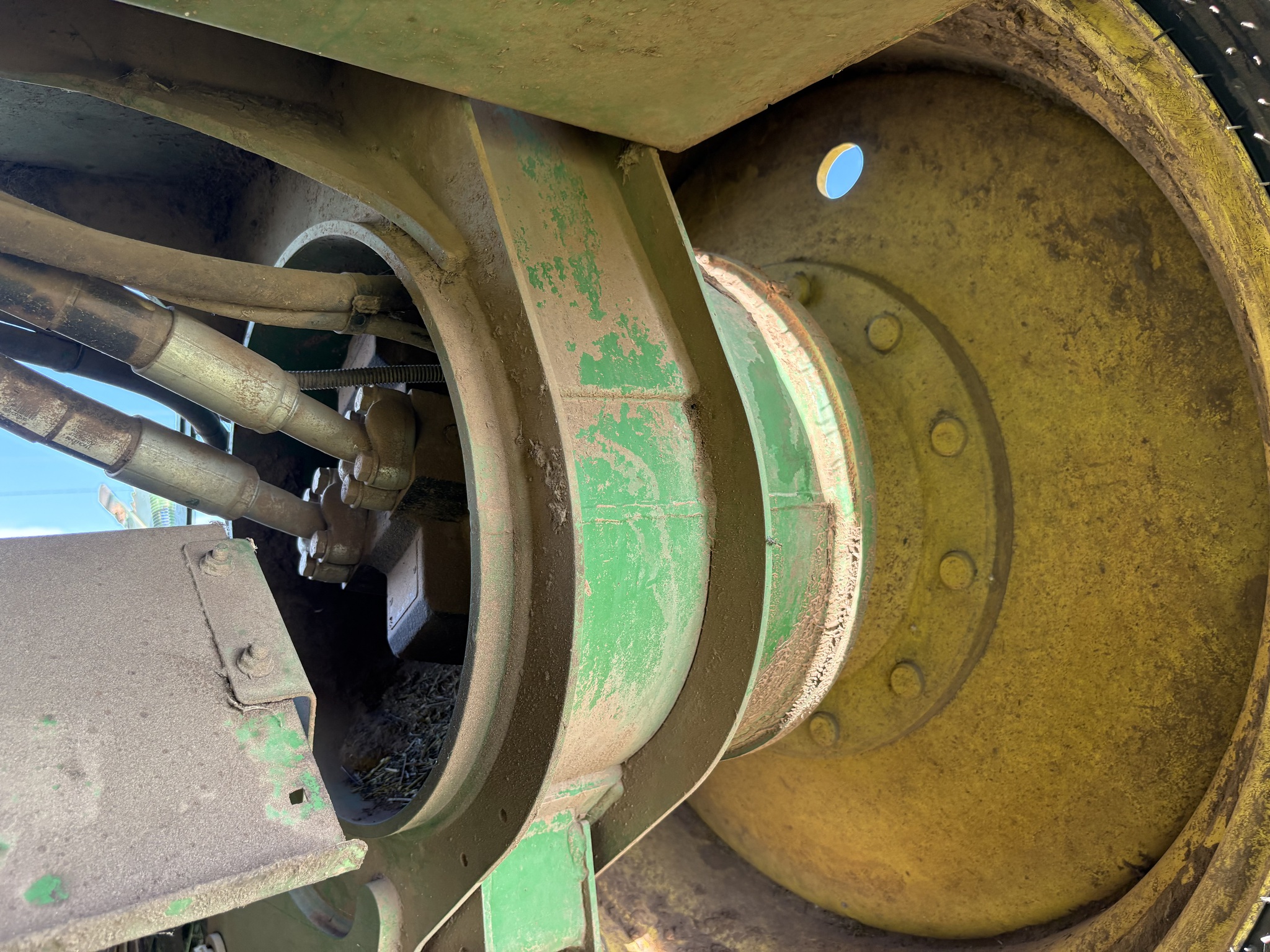 2014 John Deere W235 Image 20