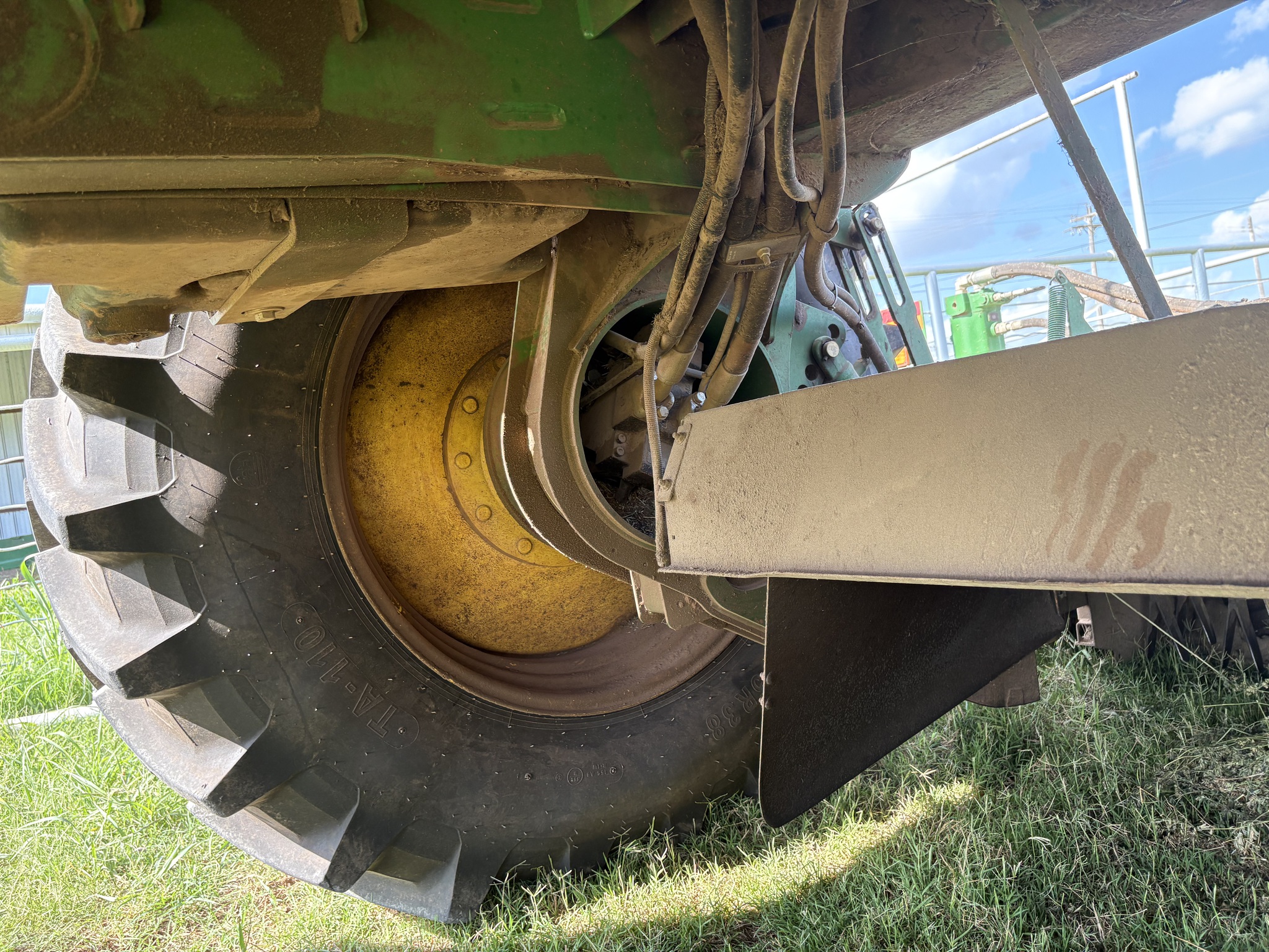 2014 John Deere W235 Image 19