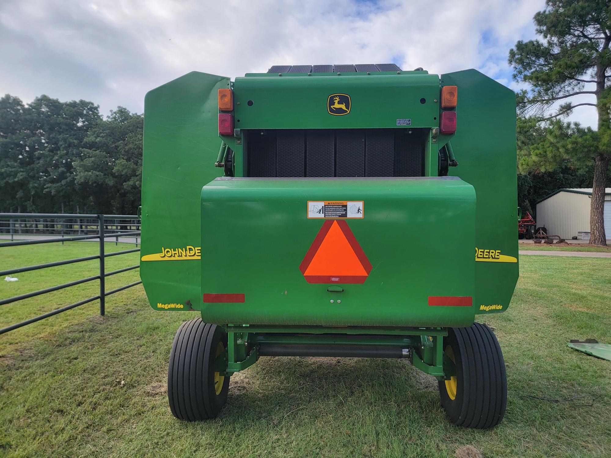 2004 John Deere 467 Image 3