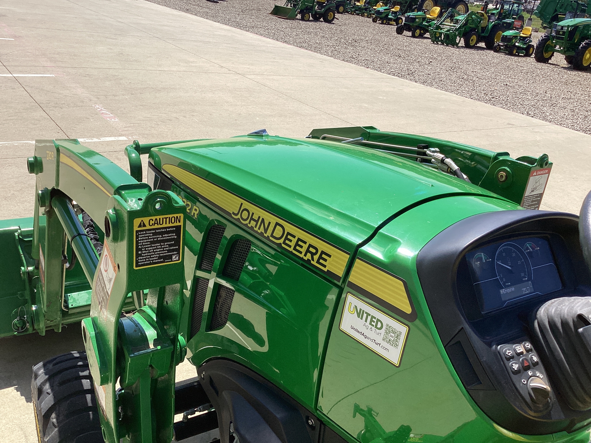 2023 John Deere 2032R Image 13