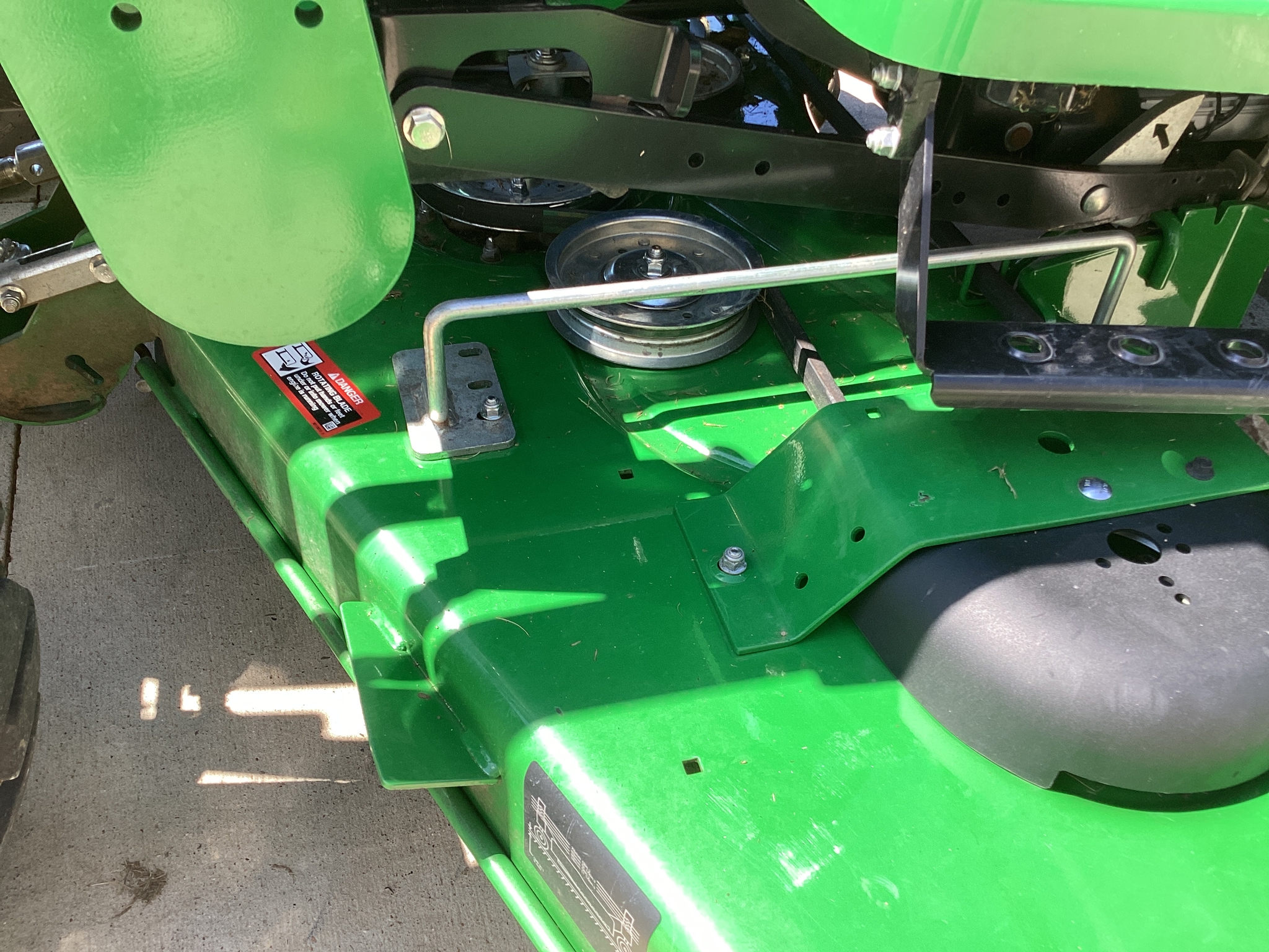 2023 John Deere 2032R Image 19
