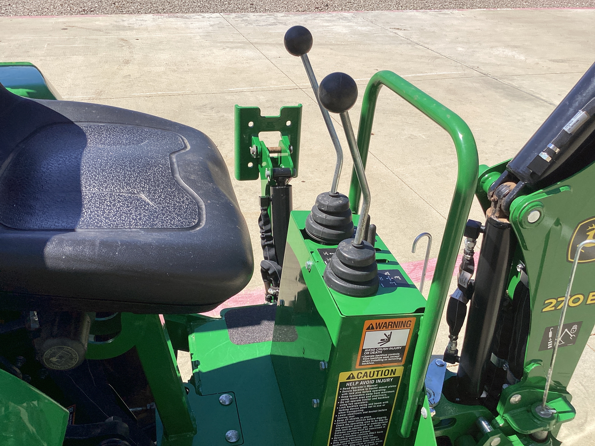 2023 John Deere 2032R Image 15