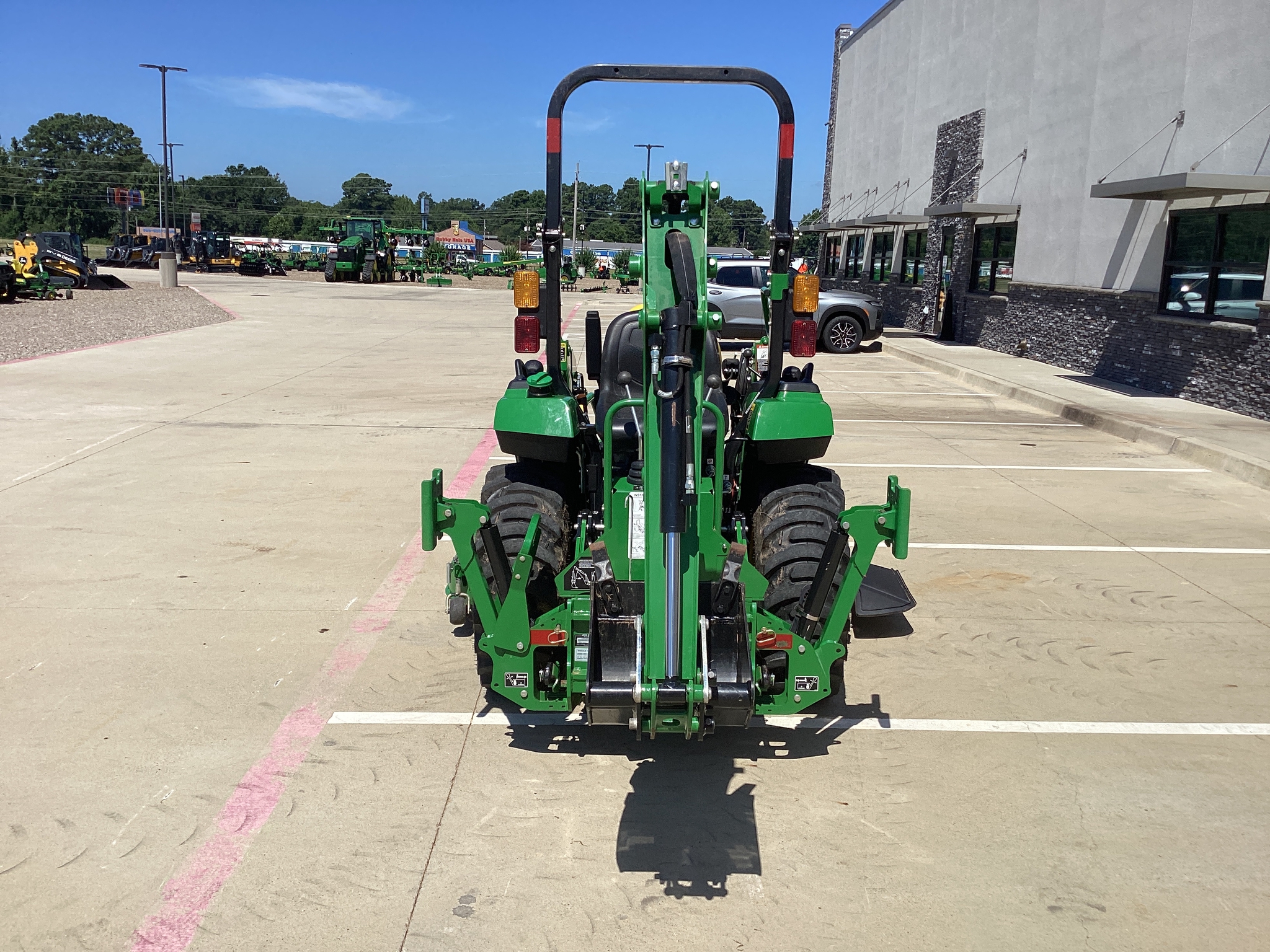 2023 John Deere 2032R Image 7