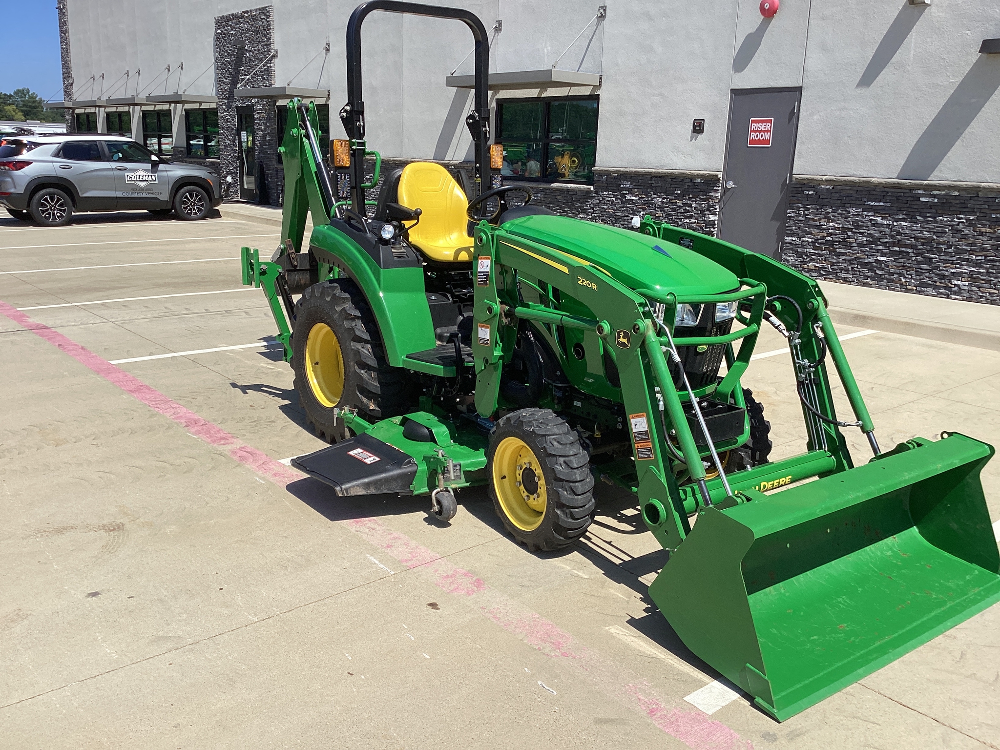 2023 John Deere 2032R Image 4