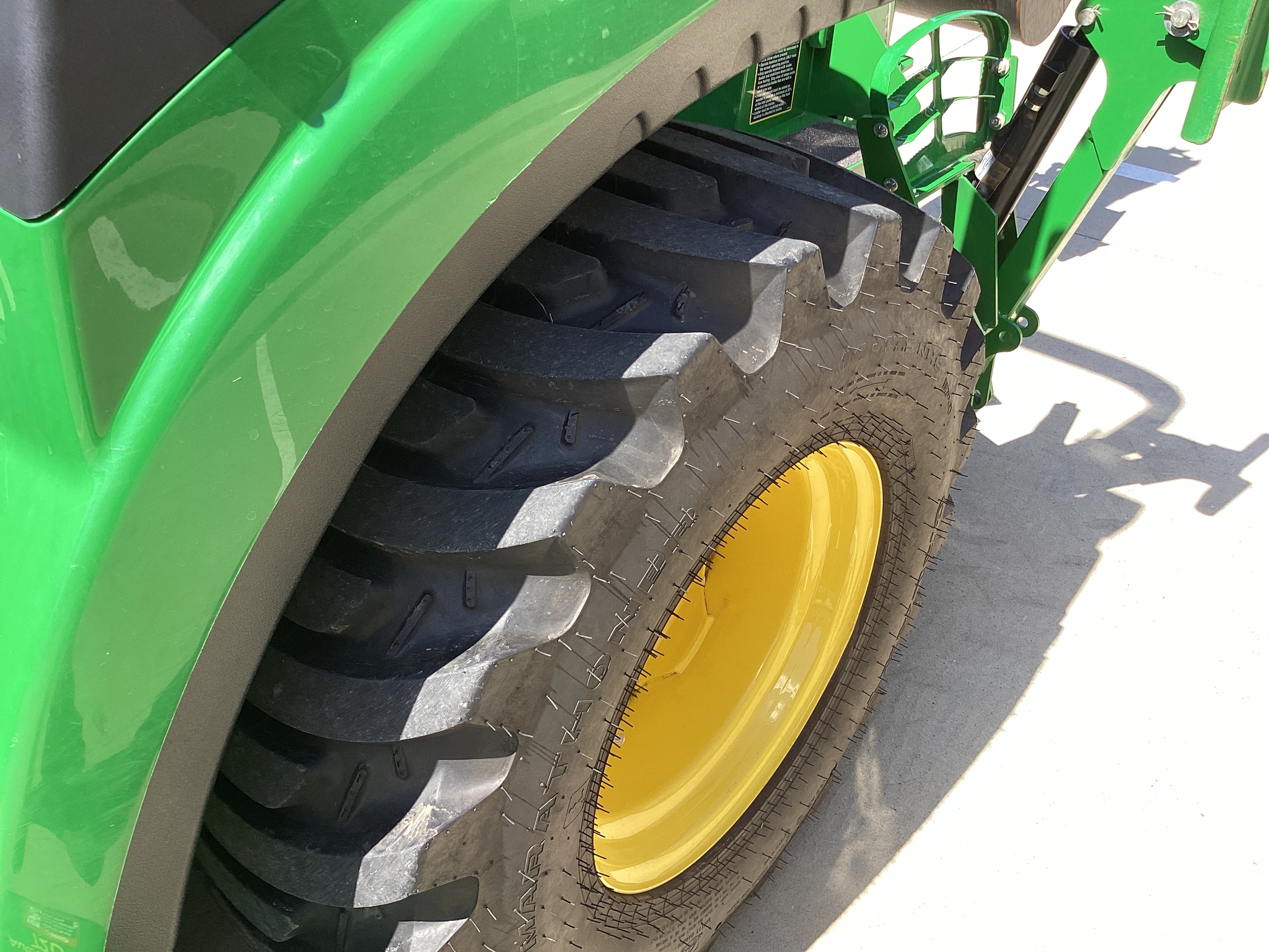 2023 John Deere 2032R Image 23