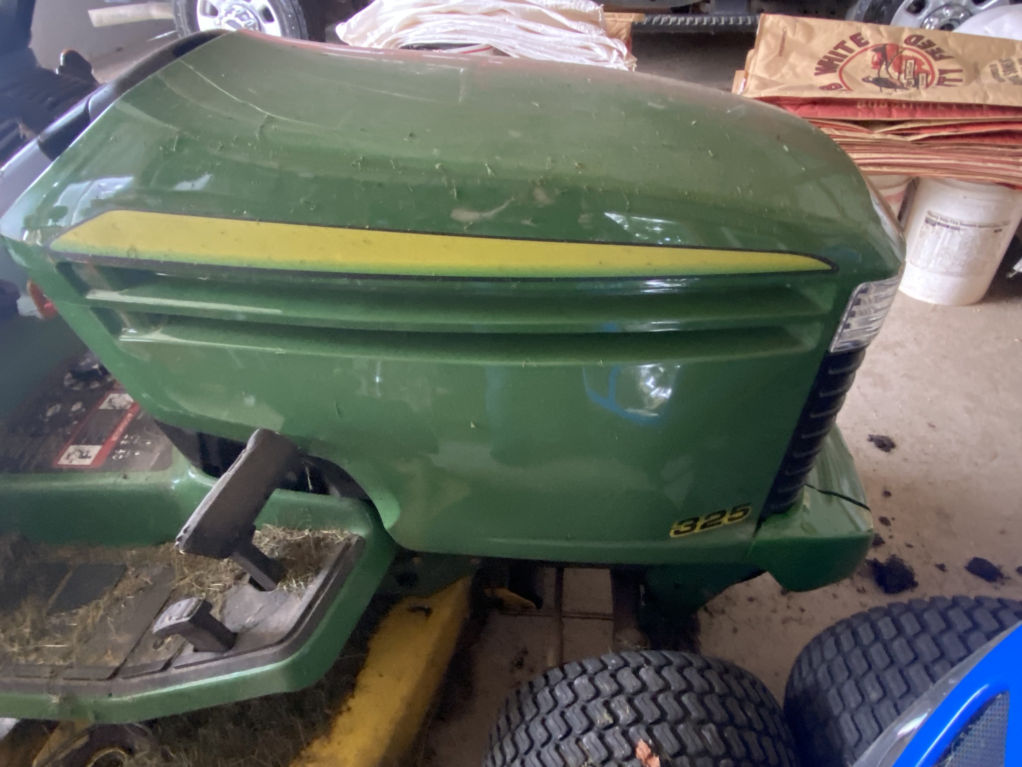 1999 John Deere 325 Image 6