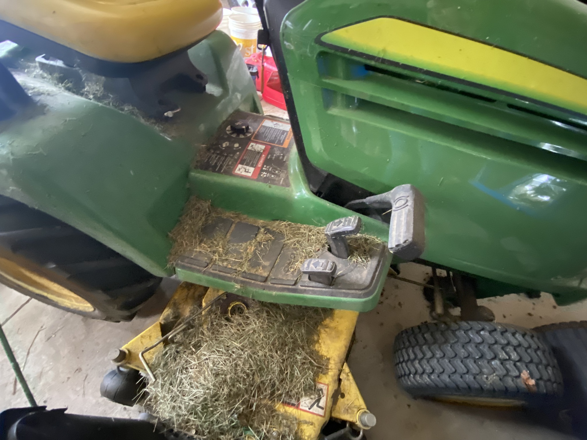 1999 John Deere 325 Image 8