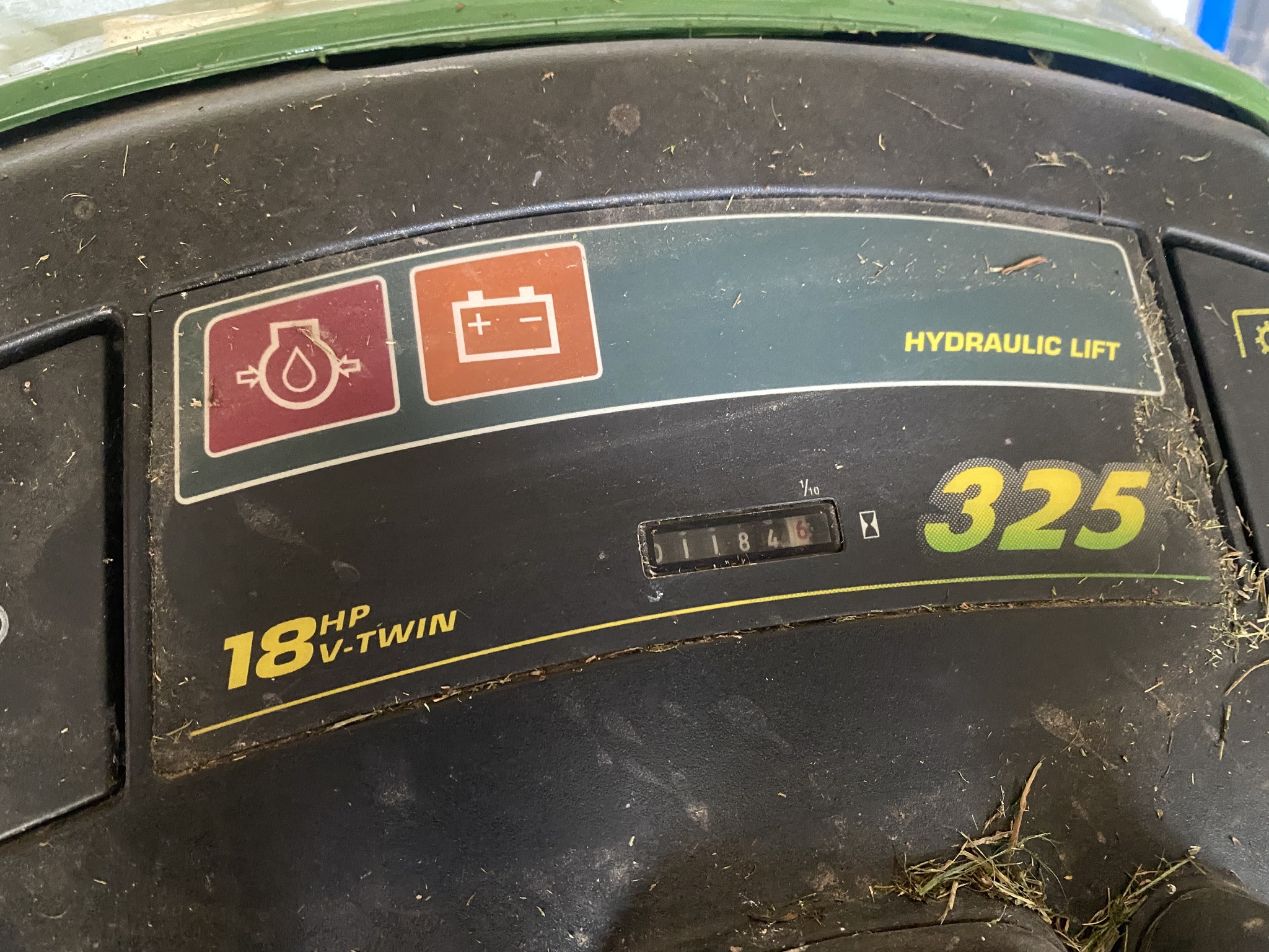 1999 John Deere 325 Image 13