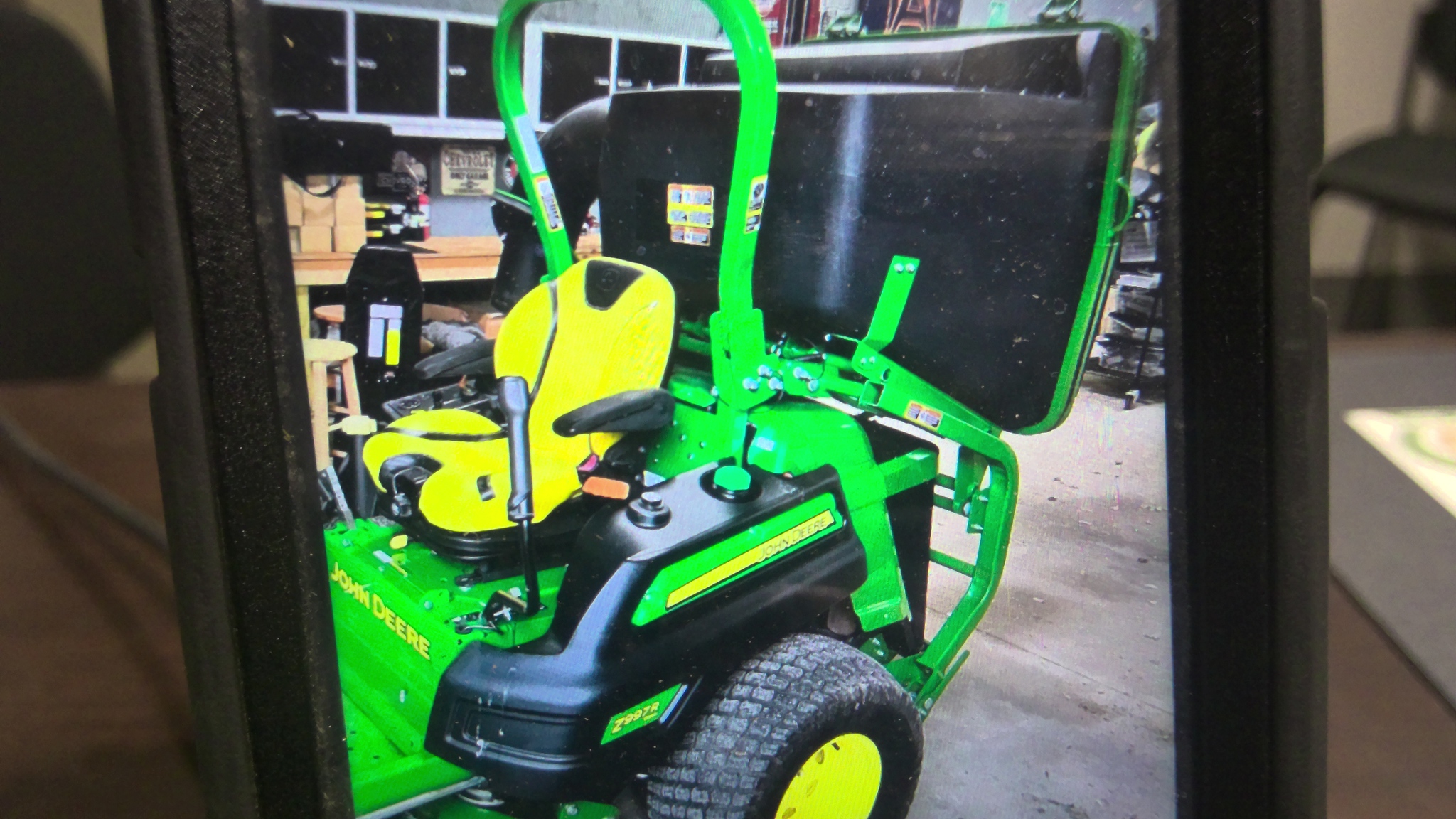 John Deere MATERIAL COLLECTION