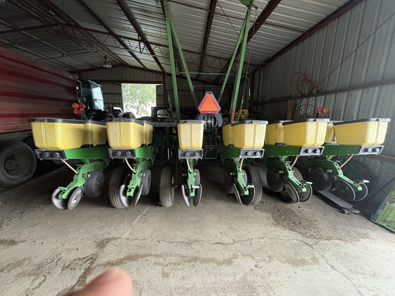  John Deere 7200
