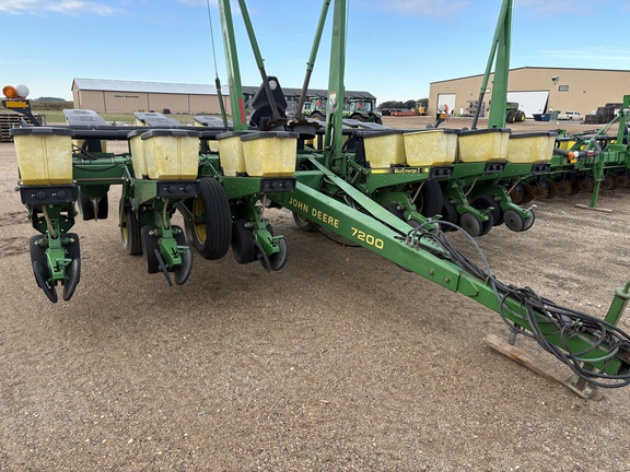  John Deere 7200