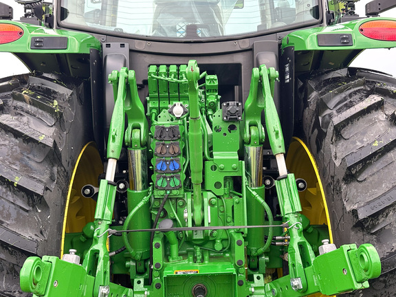 2023 John-Deere 6R 155