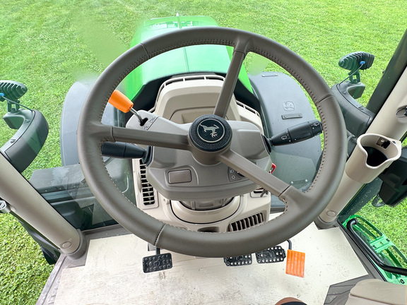 2023 John-Deere 6R 155