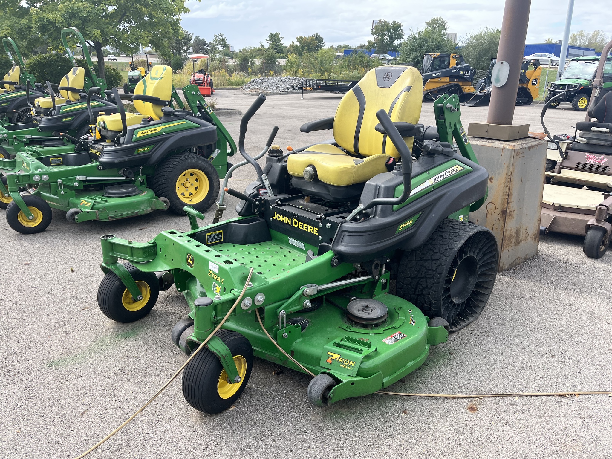 2020 John Deere Z955M EFI Image 1