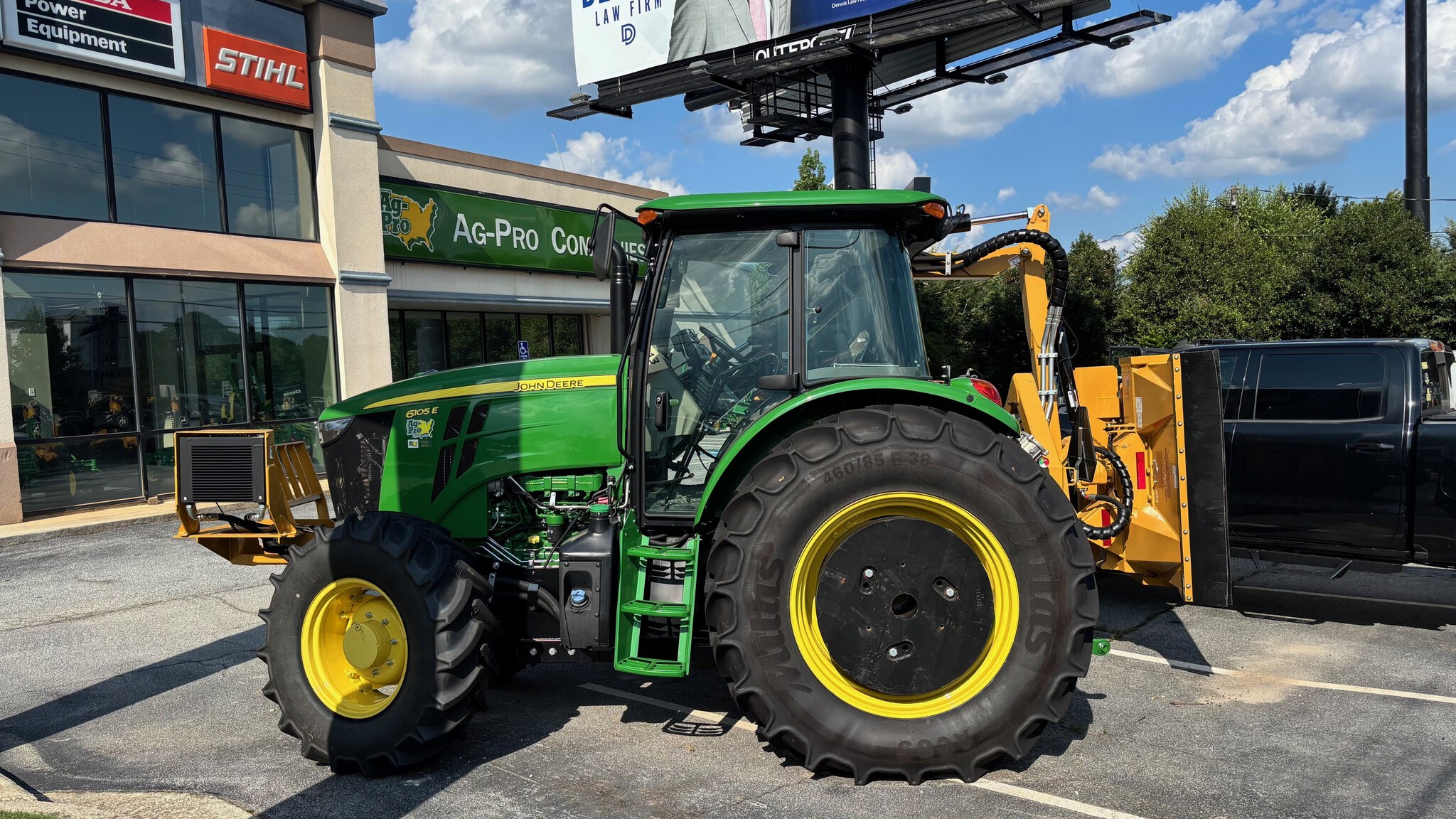 2024 John Deere 6105E Image 4