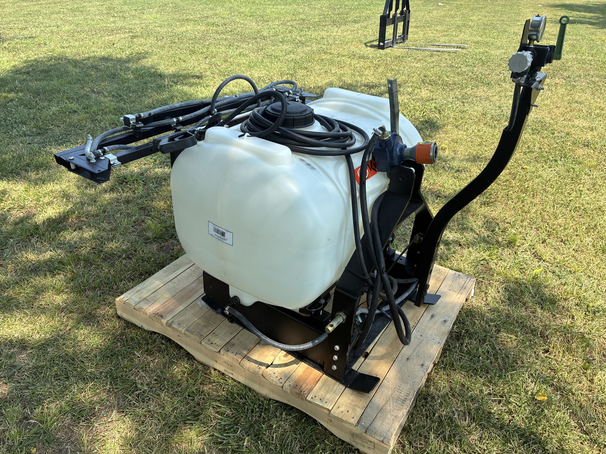 2022 Kubota 60GAL SPRAYER Image 6