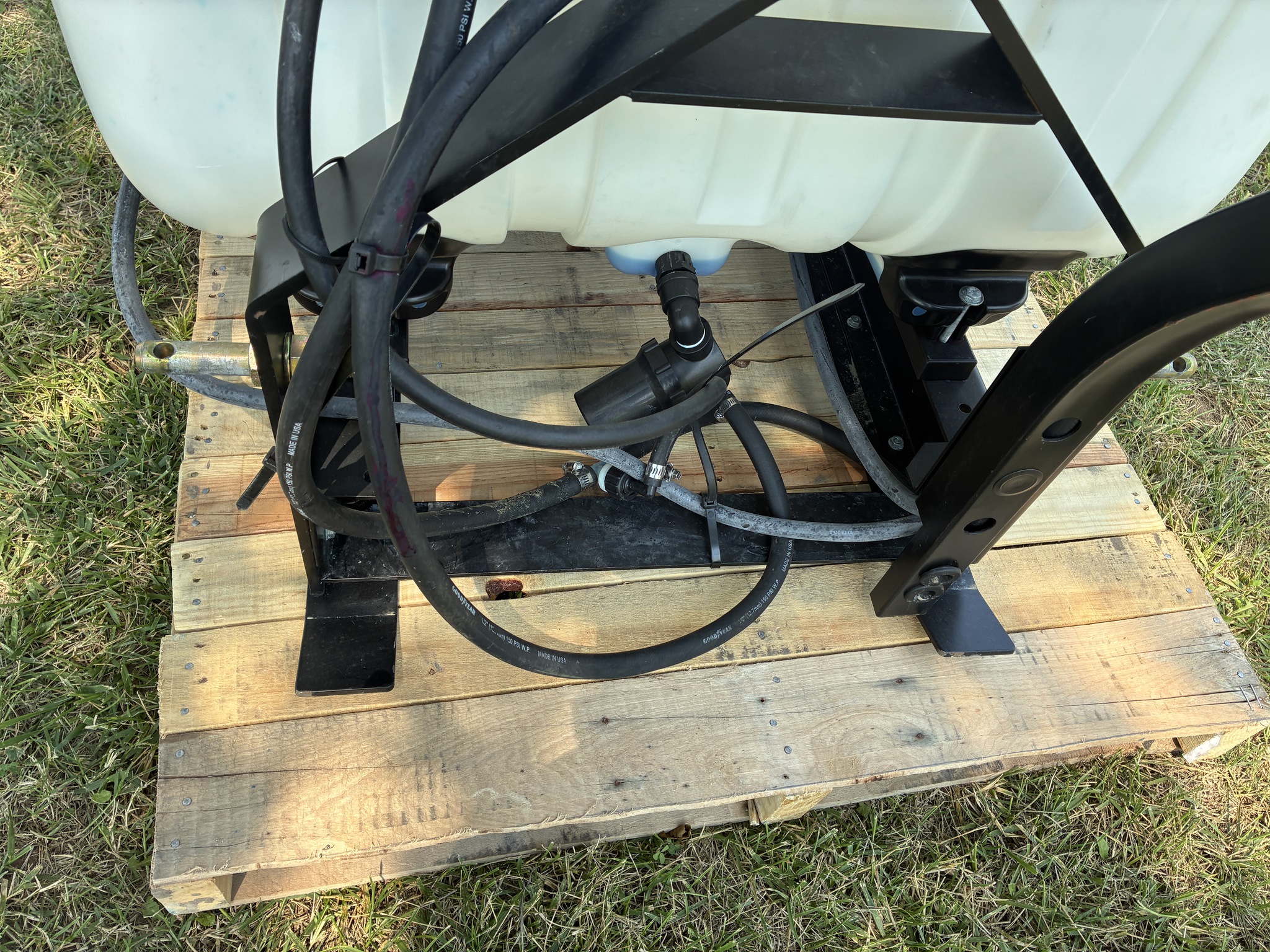 2022 Kubota 60GAL SPRAYER Image 9