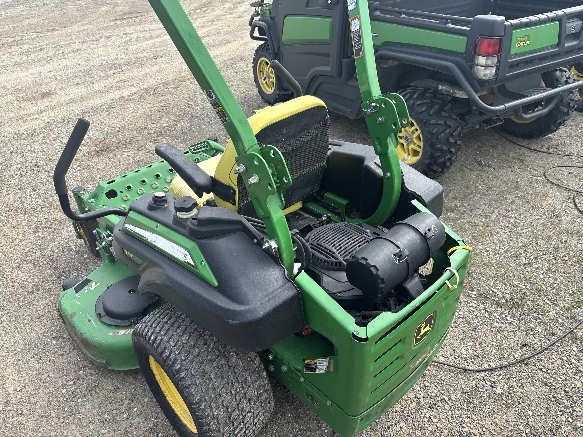 2016 John Deere Z915B Image 2
