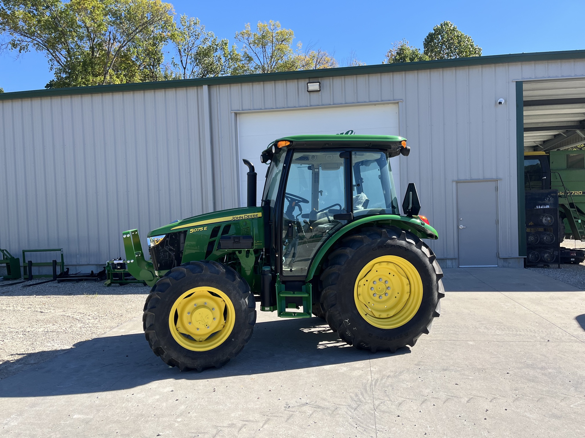  2024 John Deere 5075E at Heritage Tractor in Jefferson City, MO