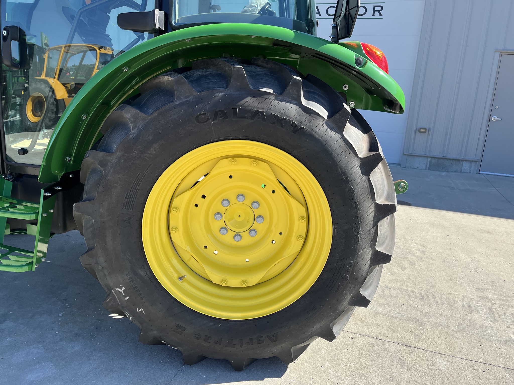  2024 John Deere 5075E at Heritage Tractor in Jefferson City, MO