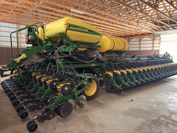 Photo of 2020 John Deere DB83