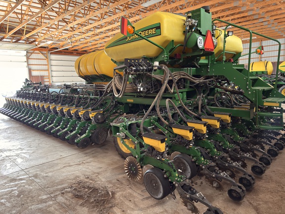 Photo of 2020 John Deere DB83
