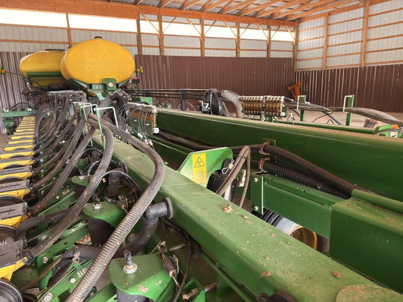 Photo of 2020 John Deere DB83