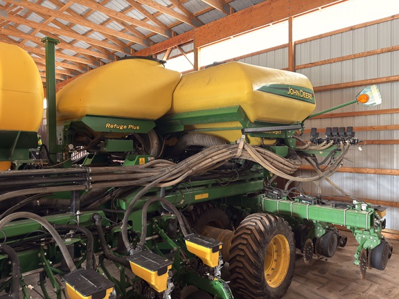 Photo of 2020 John Deere DB83