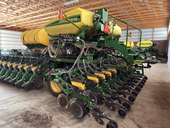 Photo of 2020 John Deere DB83