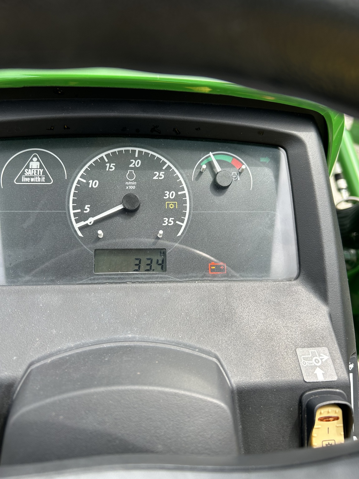 2024 John Deere 1023E Image 4