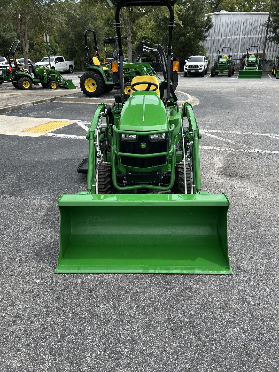 2024 John Deere 1023E Image 3