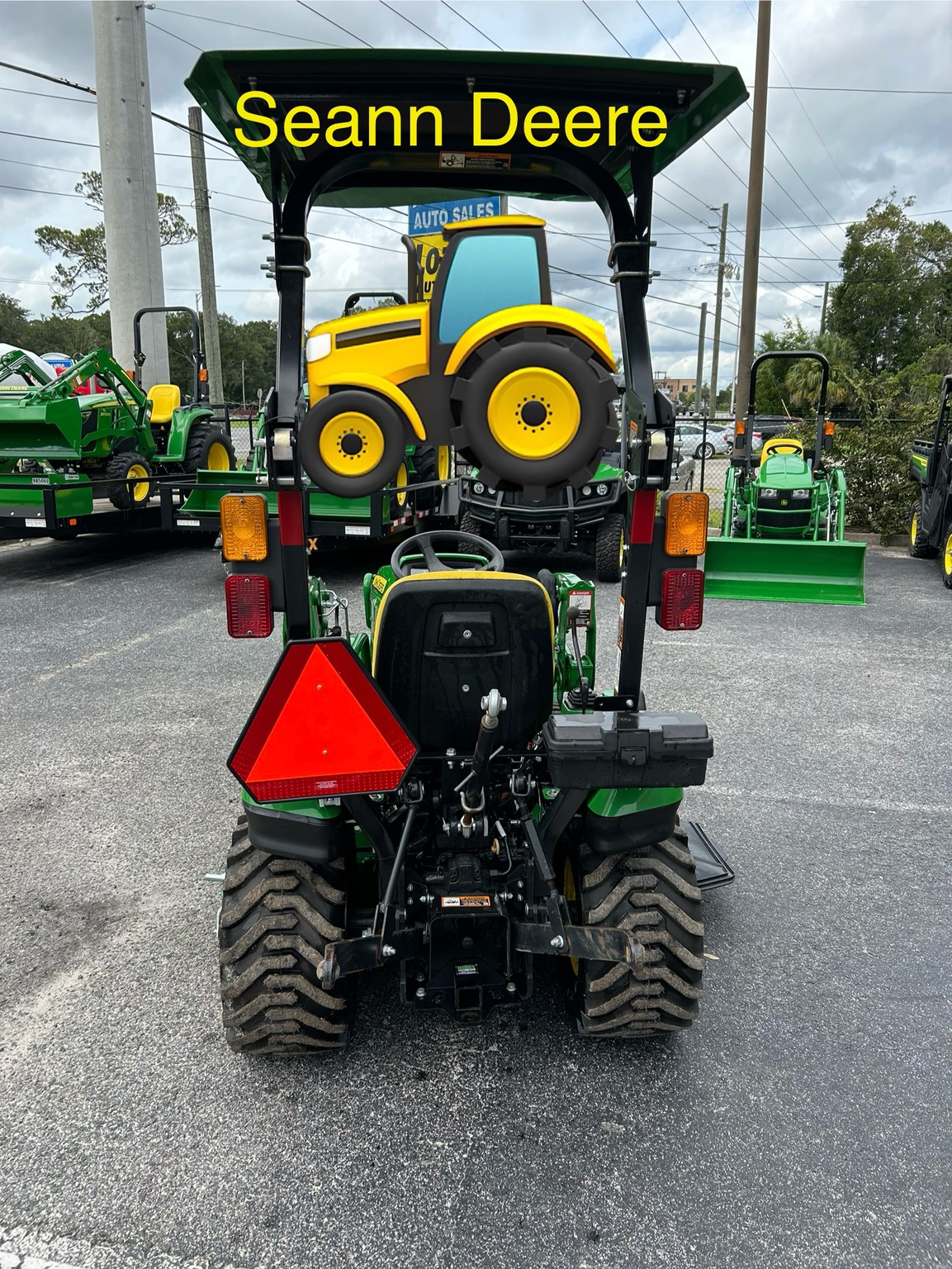 2024 John Deere 1023E Image 8